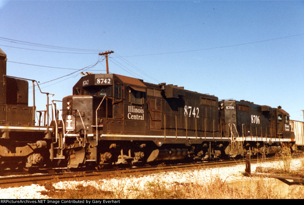 IC GP11 #8742 - Illinois Central